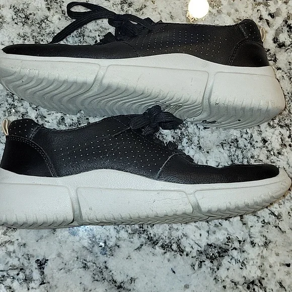 Rockport Women's Black and White Sneakers - Picture 4 of 8